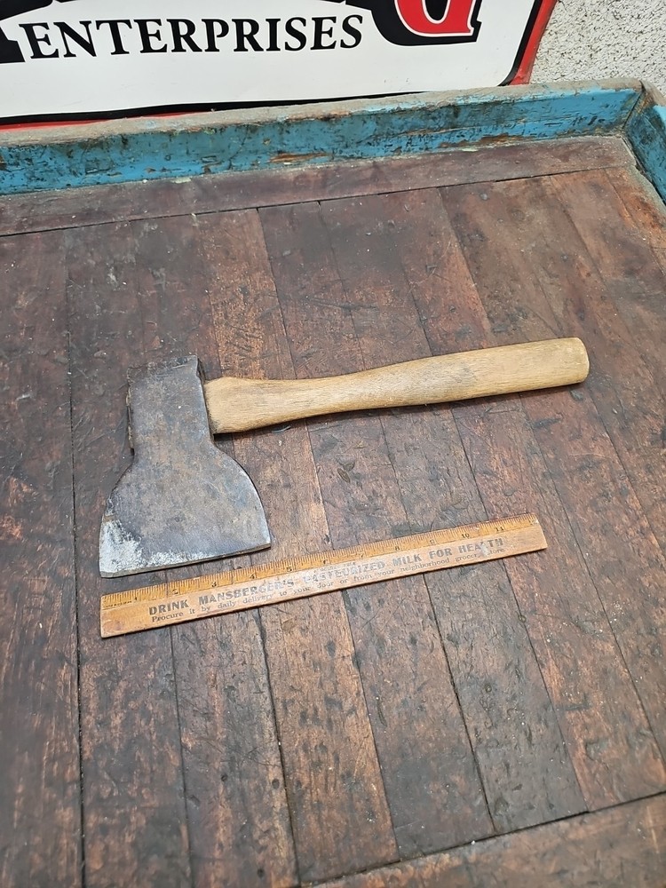 E31- Interesting form antique broad hatchet - Cedar Pattern? Half Sleeper? 2lb7o