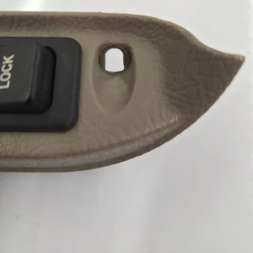 2007 International 9200i Door Panel Controls