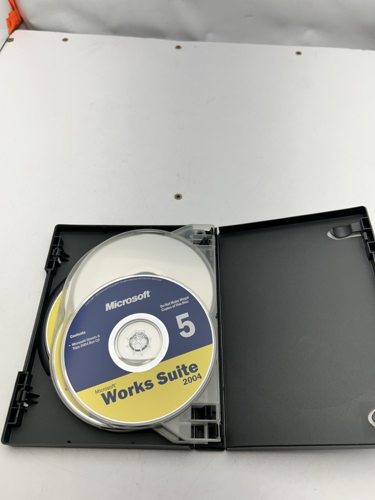 Microsoft Works Suite 2004 PC Software 5 disc and Key