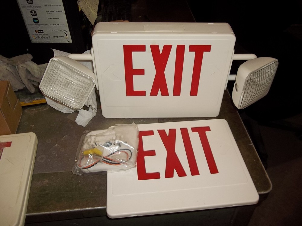 NIB BROOKS CXEL1 EMERGENCY EXIT SIGN LIGHT FIXTURE (806)