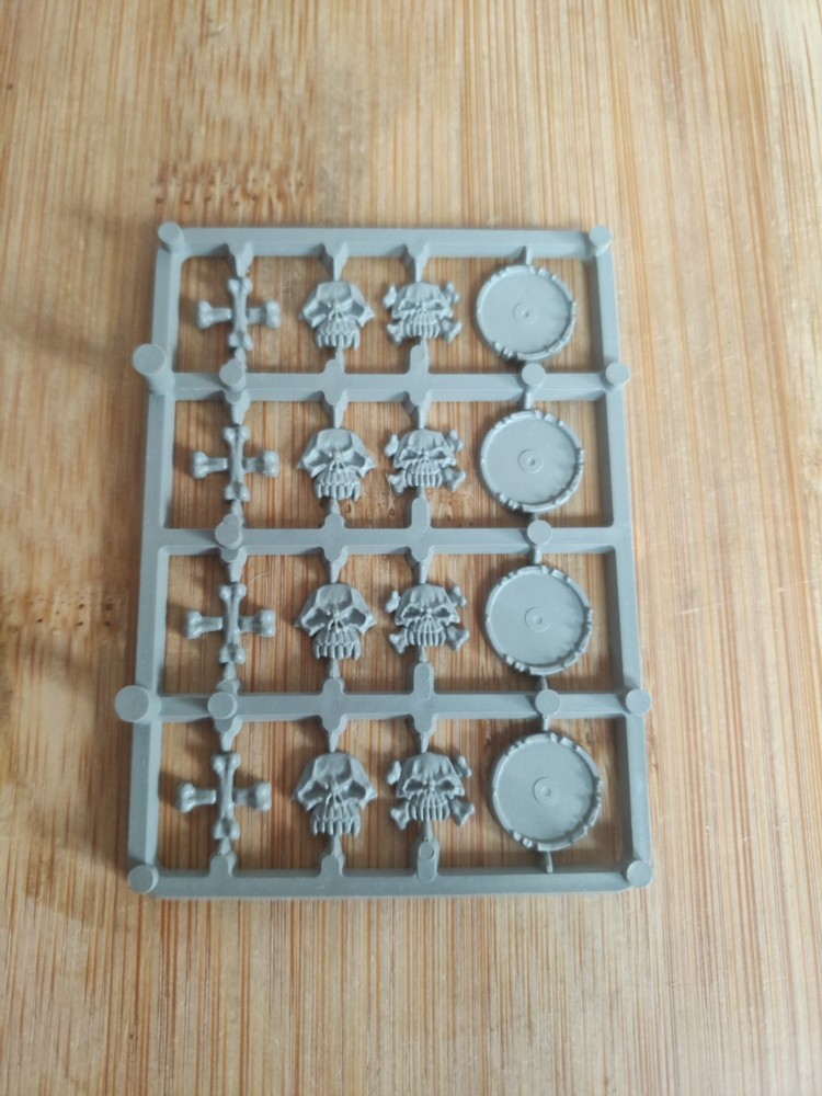 Warhammer Fantasy Vampire Counts bits Undead Skeleton Warrior Shield Sprue