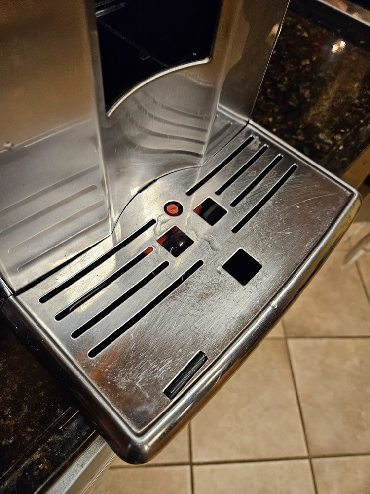 Saeco Incanto HD8917 Super Automatic Espresso Machine