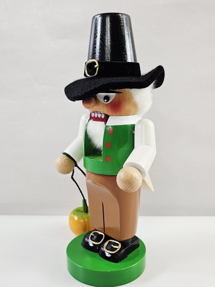 Steinbach German Chubby Pilgrim Carrying Pumpkins 12" Nutcracker Missing Pumpkin