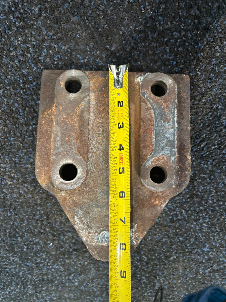 International OEM Rear Engine Mounting Bracket for Cummins Engine 1664760C5