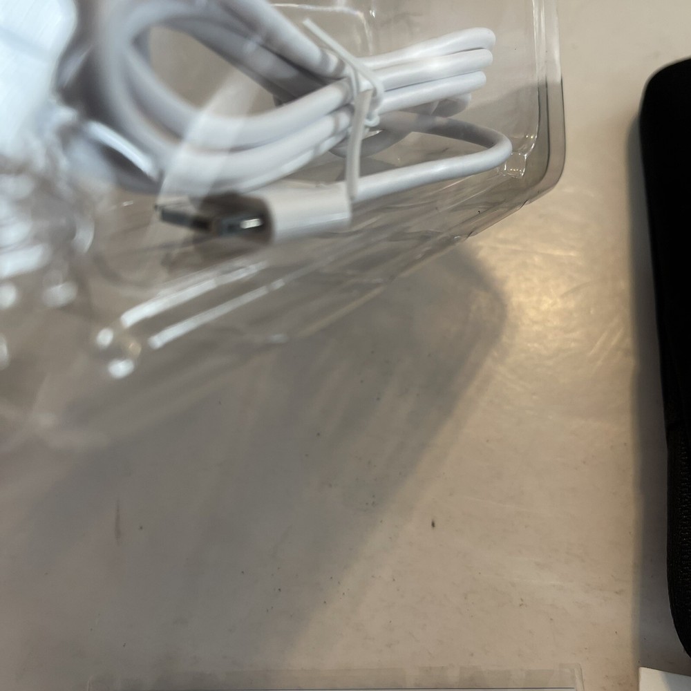 Splash resistant FM transmitter & charger for ipod 32 pin e10