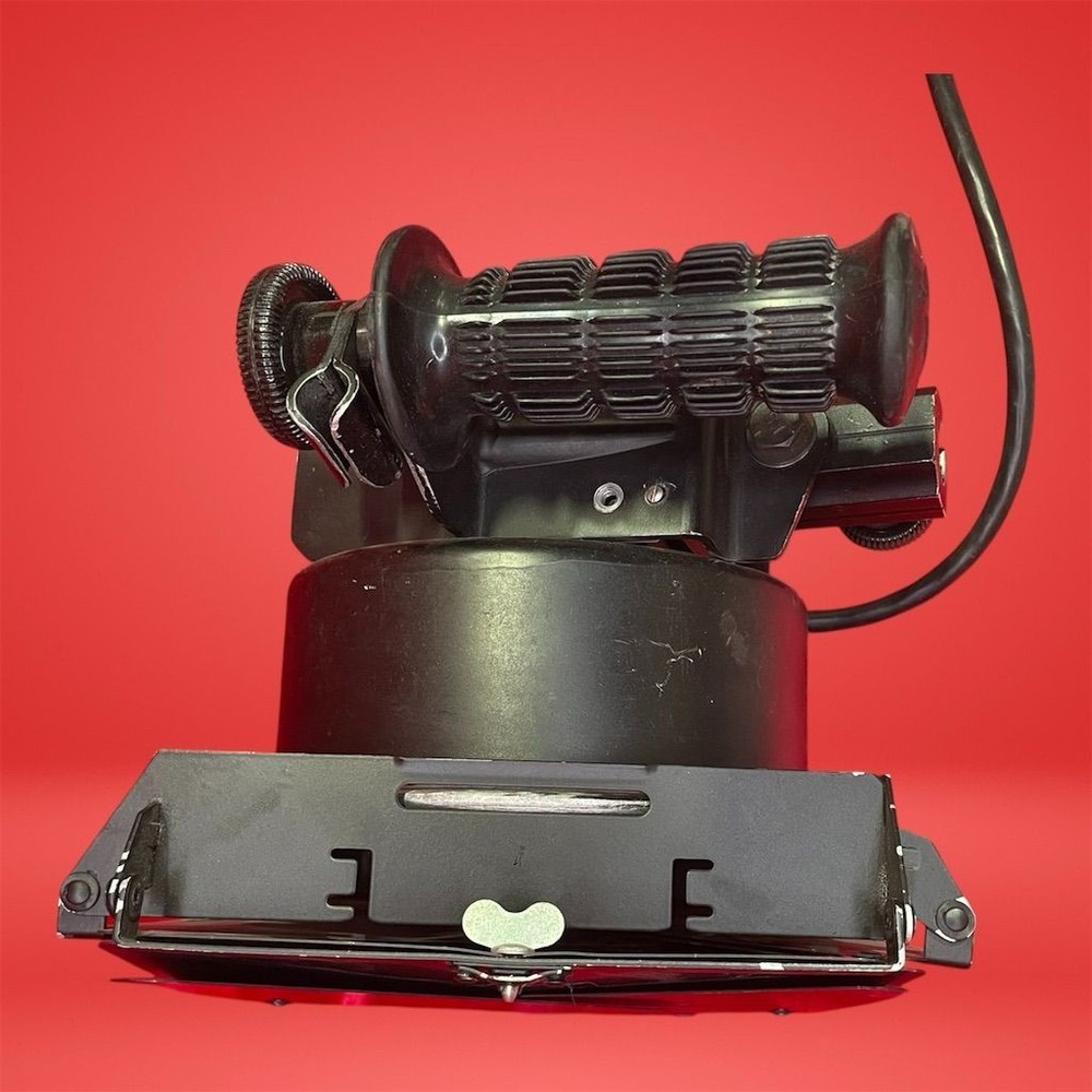 Lowel DP Professional Studio Light with Adjustable Barn Doors No Bulb