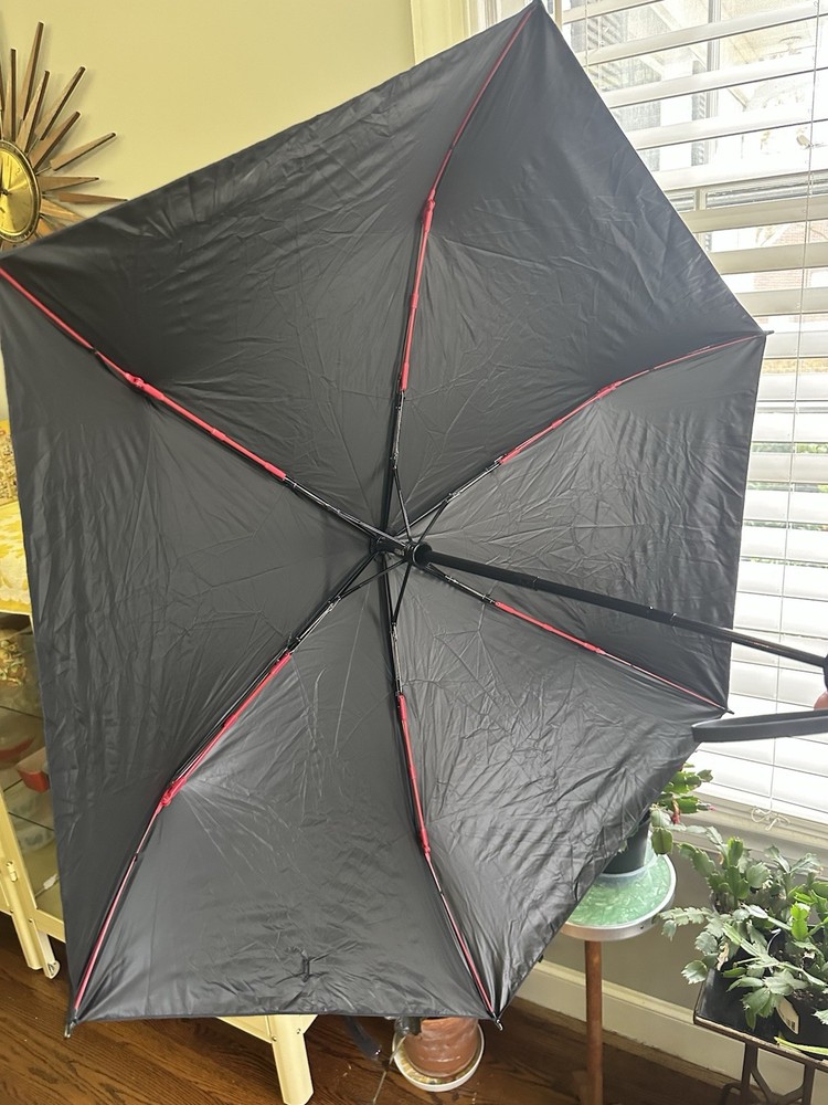Rare Tumi Umbrella Pristine Condition! Medium. Push Button CLOSE! 💥