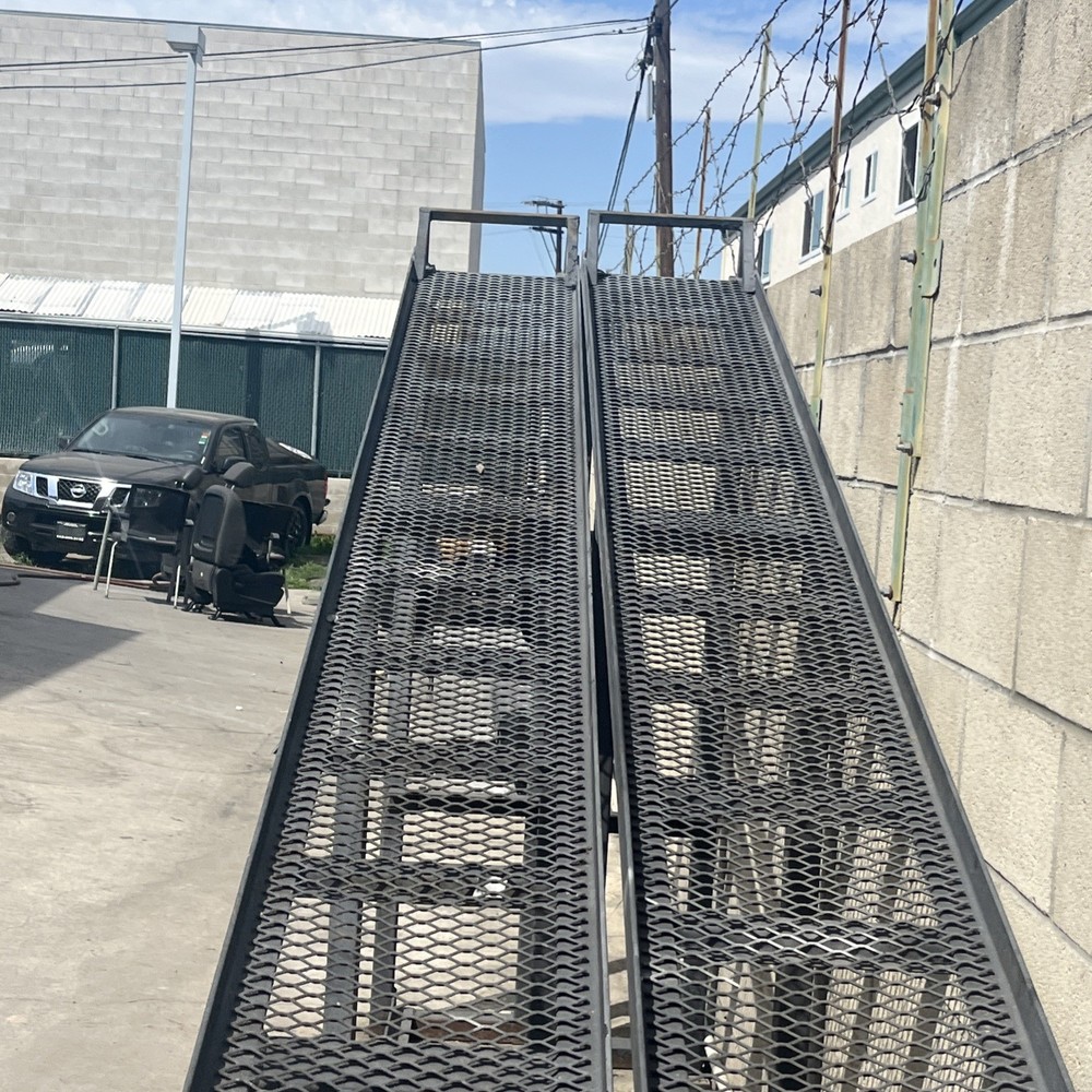 DEALERSHIP VEHICLE DISPLAY RAMP