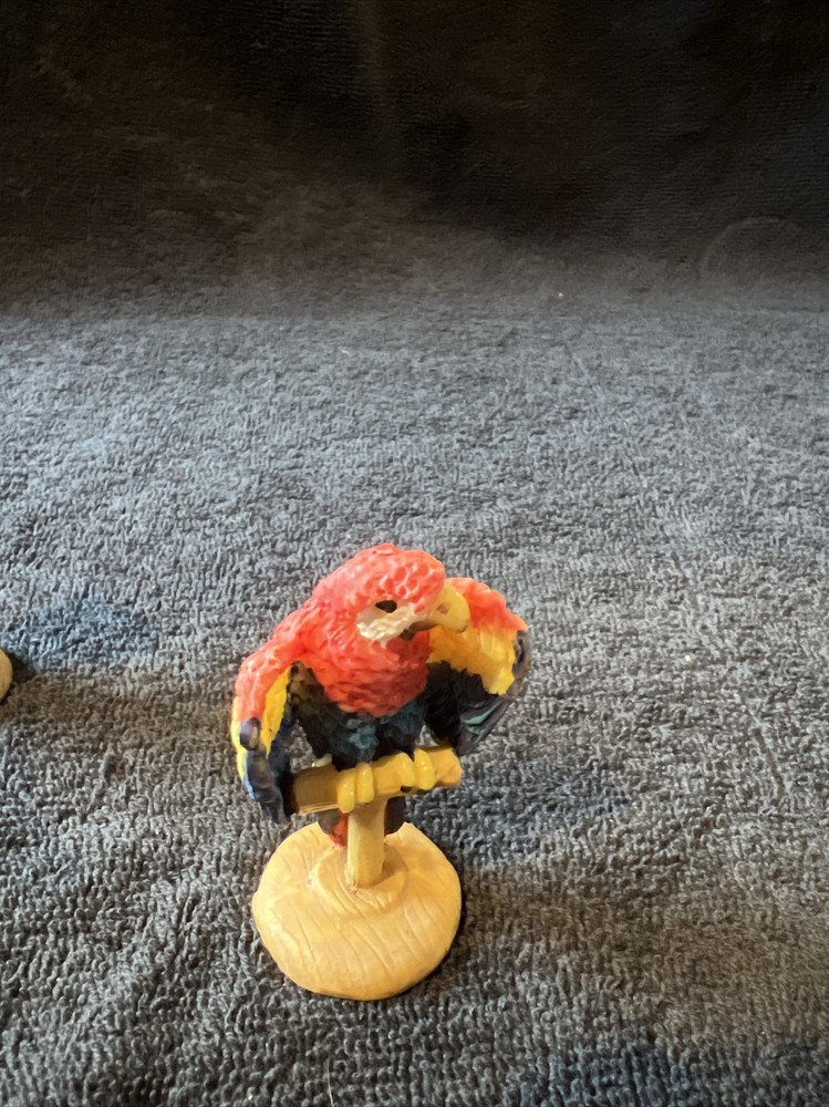 Parrot figurines 2.5 Inch Tall