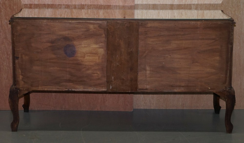 SUBLIME VINTAGE ITALIAN BURR WALNUT SERPENTINE FRONTED SIDEBOARD MIRRORED TOP