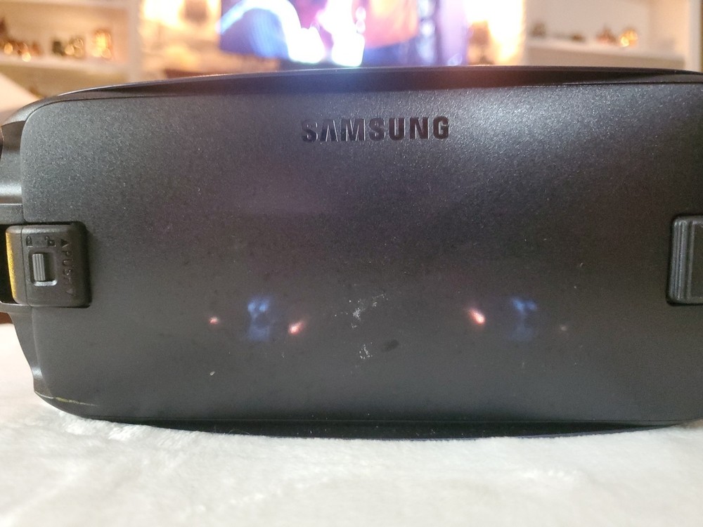 Samsung SM-R324 Gear VR With Controller Powered by Oculus No Box Or Controller