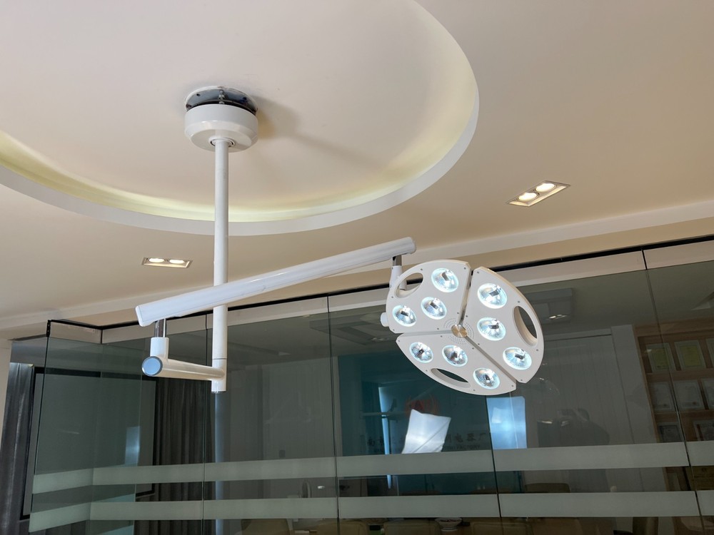 KWS 90W Dental LED Shadowless Surgical Light Ceiling Mounted Veterinary ExamLamp