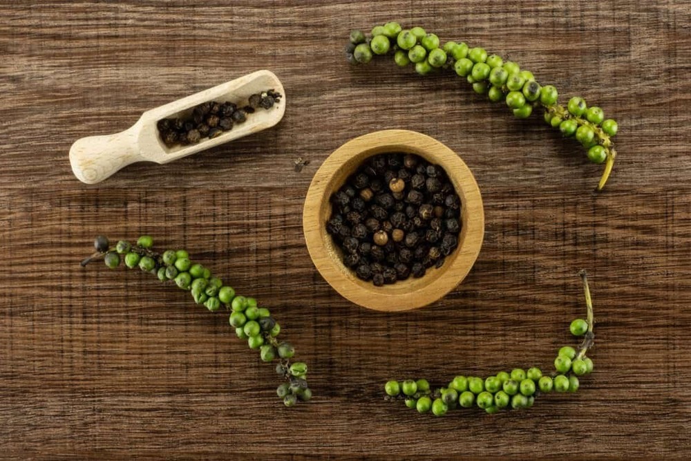 Ceylon black pepper , organic pepper powder