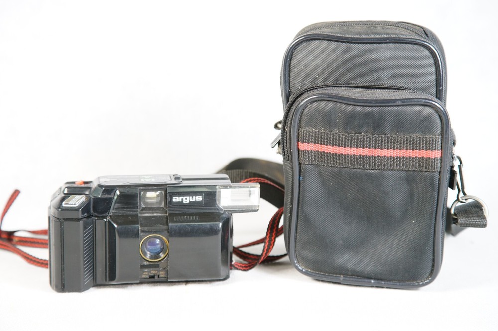 Argus Automatic Point & Shoot Compact Camera Flash 35mm Film Black Case