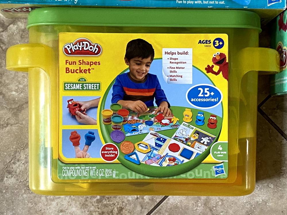 8 COMPLETE SETS OF PLAY-DOH