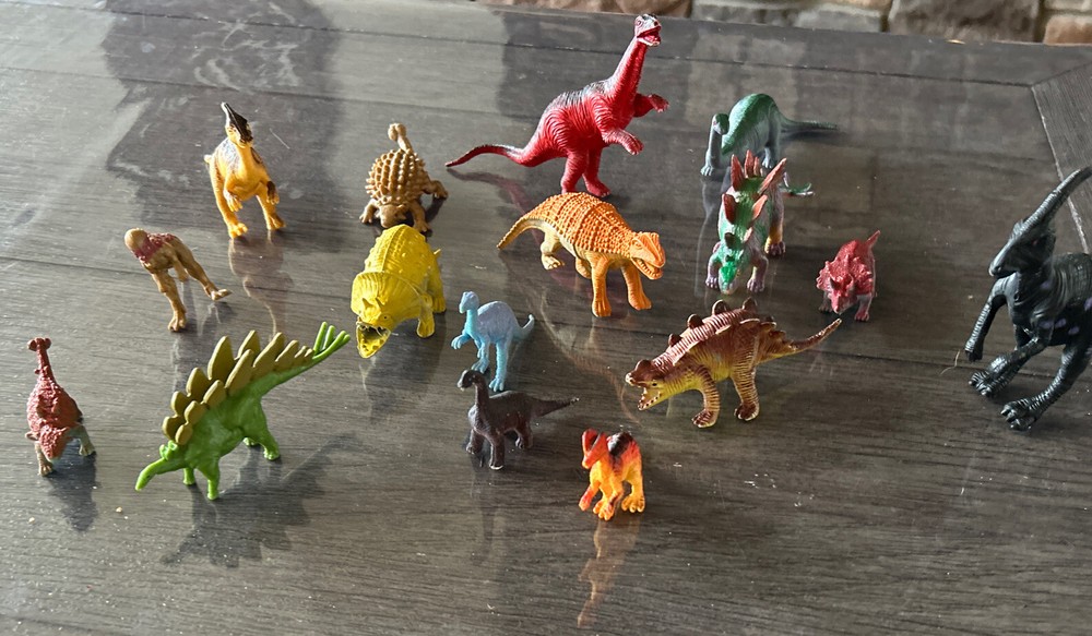 16 DINOSAURS - Safari and others