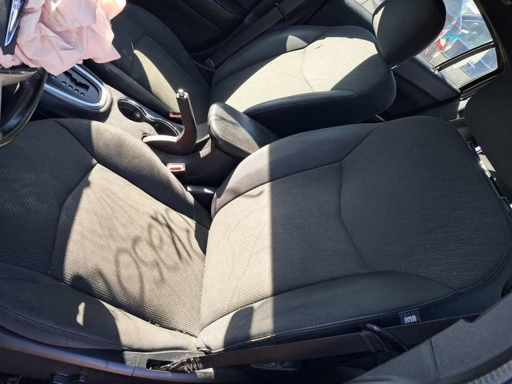 200 2011 Glove Box 4862088