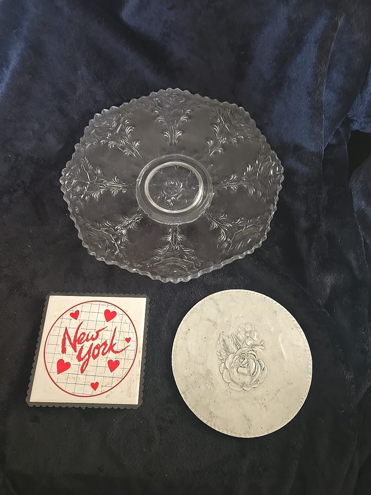 Pedestal Serving Dish And 2 Trivets