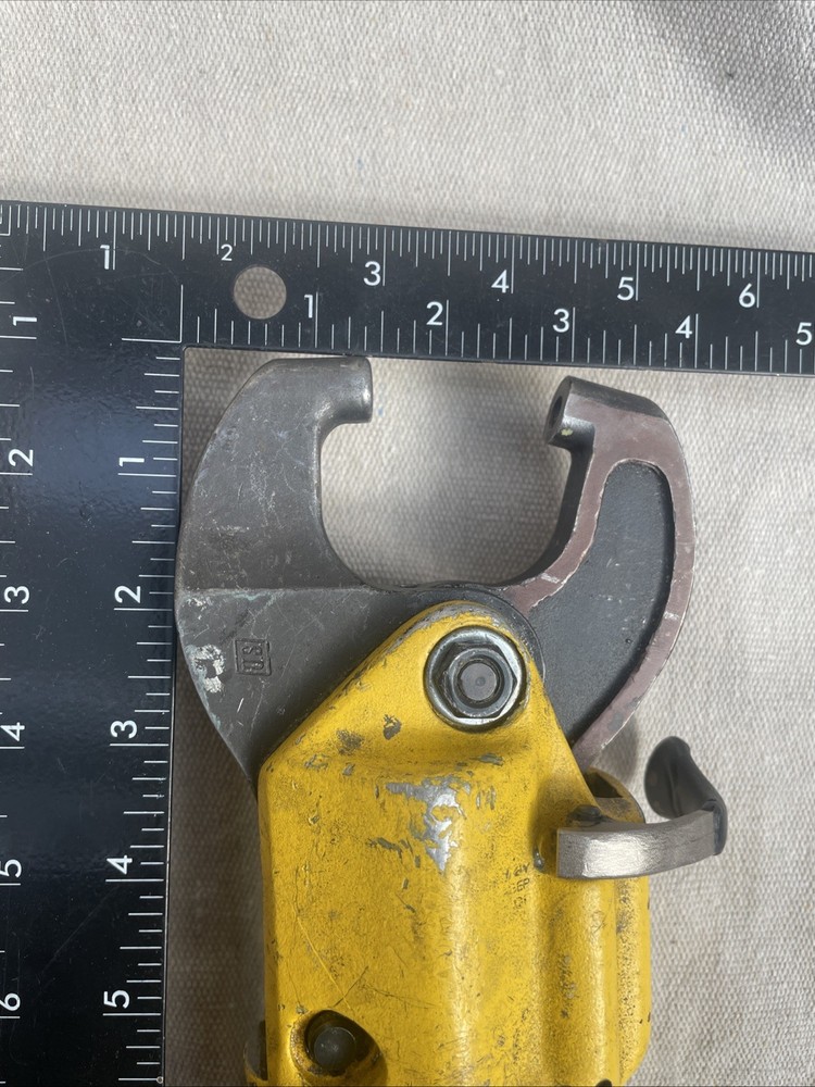 U.S Industrial Pneumatic Tandem Rivet squeezer