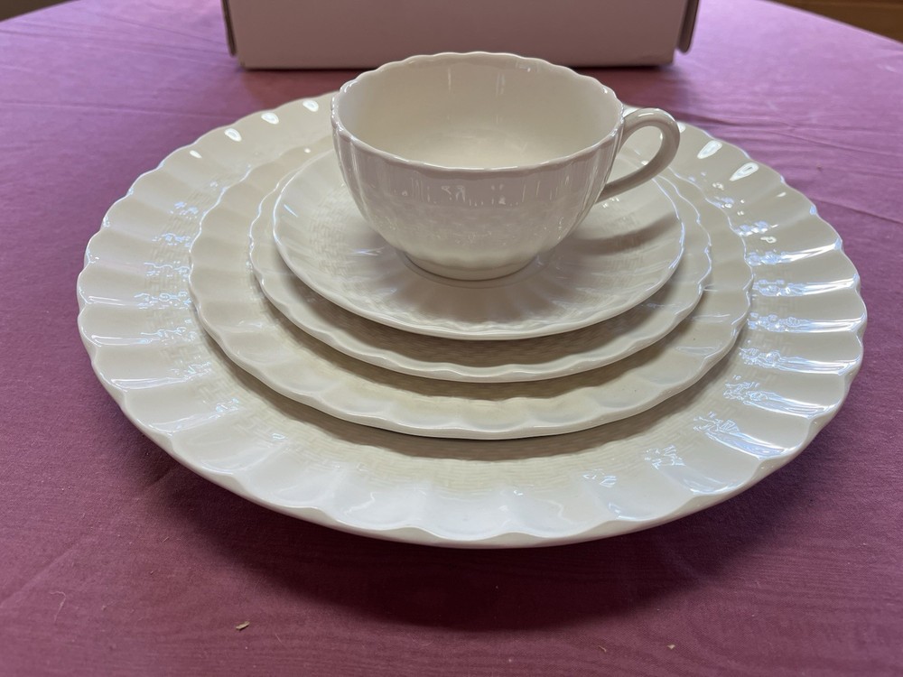 Chelsea Wicker Spode 5 Piece Place Setting NOS