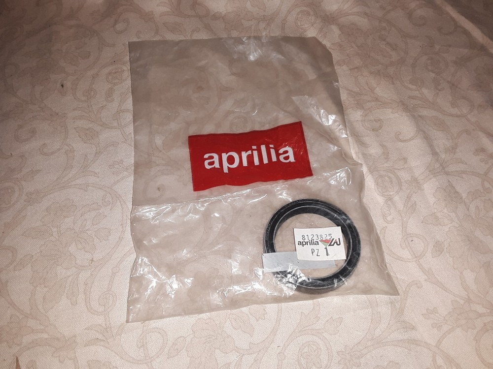 Aprilia RSV Fork Seal 8123825 (1)