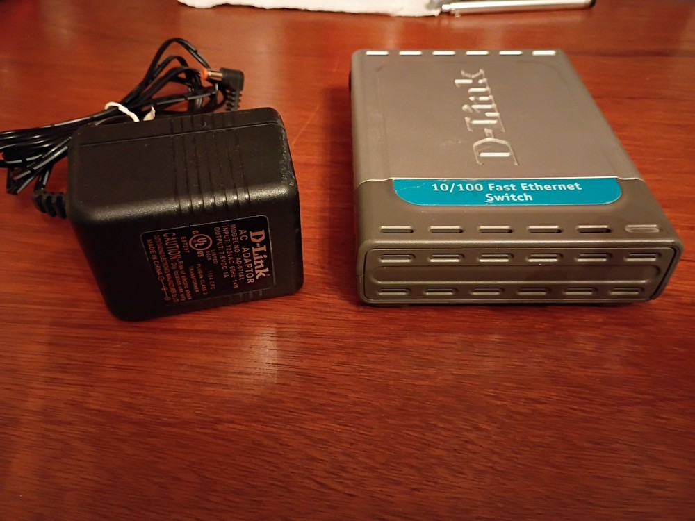 D-Link DSS-5+ 10/100 Fast Ethernet Switch with Power Adapter