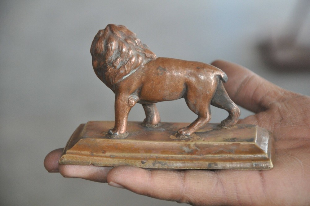 Old Copper & Brass Handcrafted Solid Lion Figurine