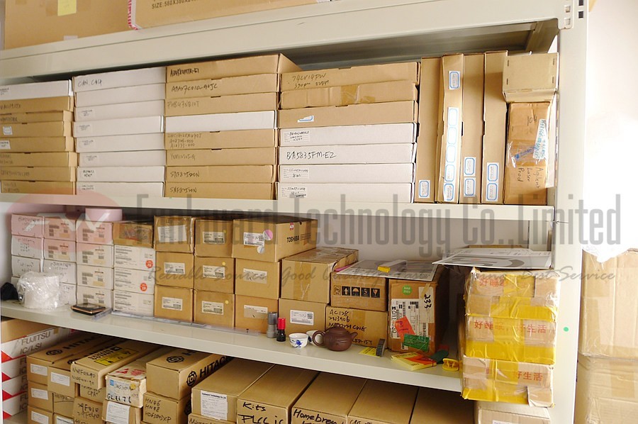 Motorola MC68HC705C8S 8-Bit Microcontroller Unit CDIP40 x 1PC