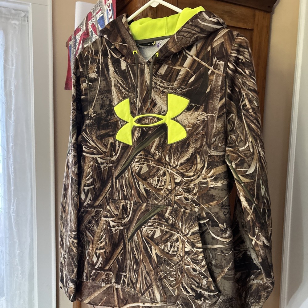 Under Armour Camo  Pullover Sweatshirt.  Size SM/P