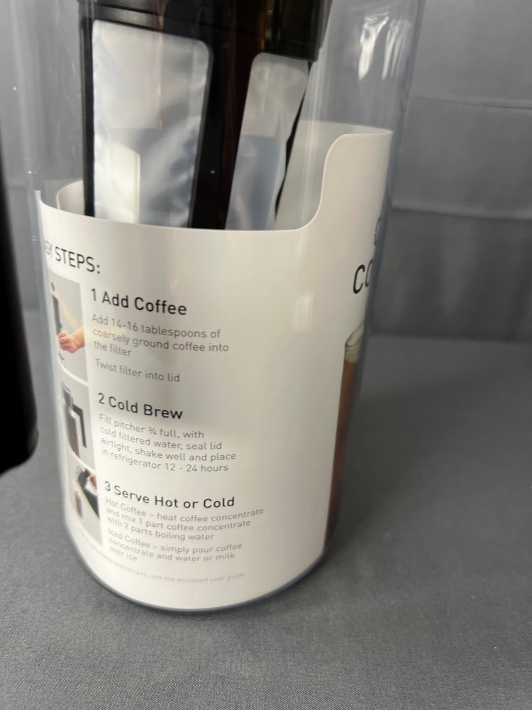 Takeya Cold Brew Coffee Maker with Black Lid Airtight Pitcher NWT