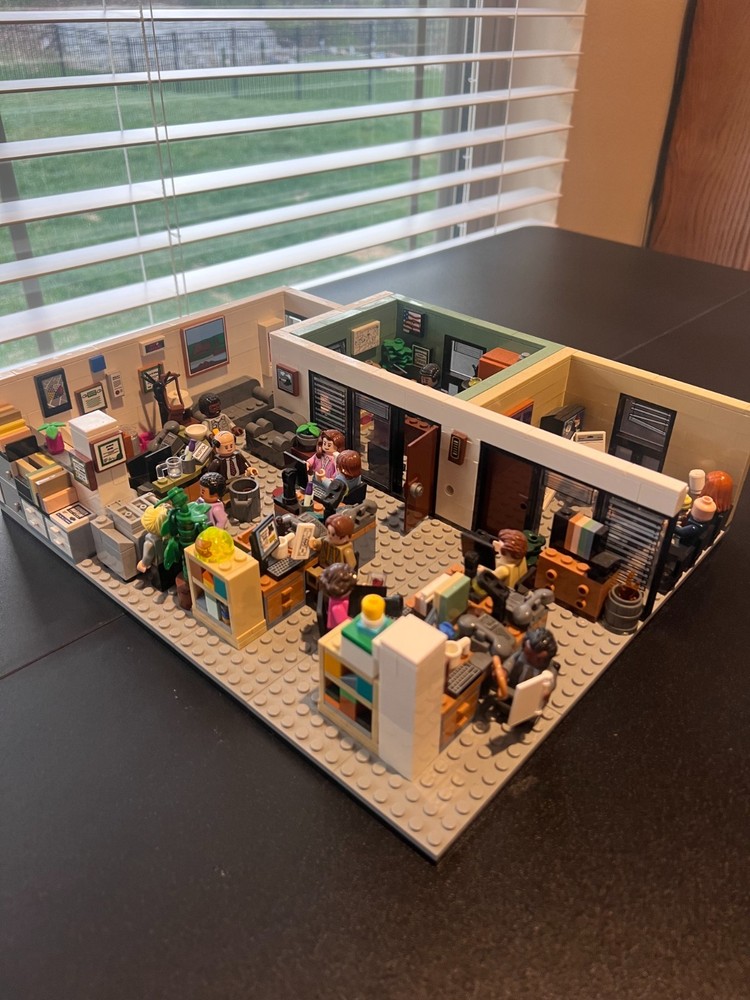 LEGO Ideas: The Office (21336), Complete Set w/ Instructions