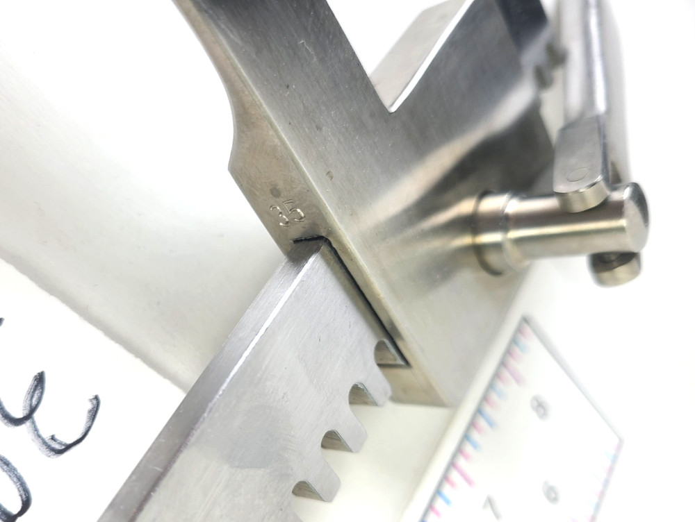 SSI 54-1006 Cooley Sternal Retractor, Long Concave Blade