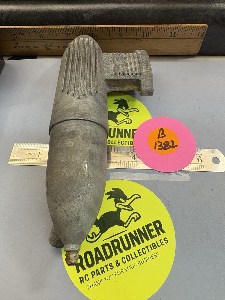 VINTAGE EVOLUTION RC MUFFLER / USED