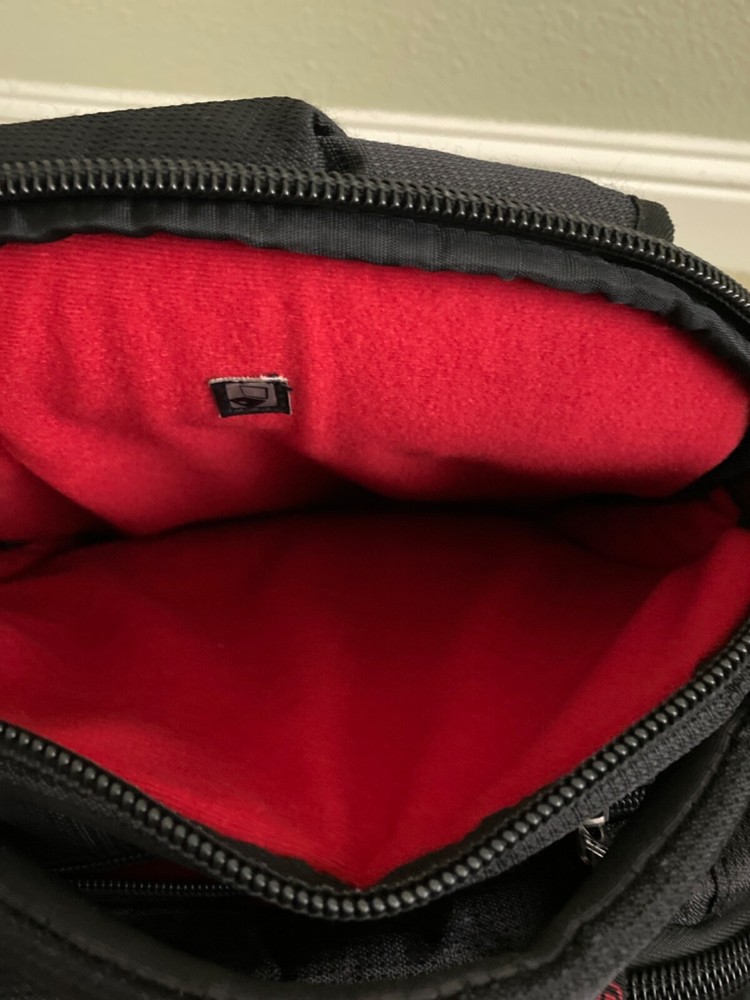 OGIO Backpack Bandit 17 Lots of Storage for Electronic minor one broken zip