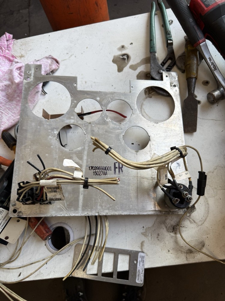 PETERBILT DASH GAUGE INDICATOR PANEL 1703969M001