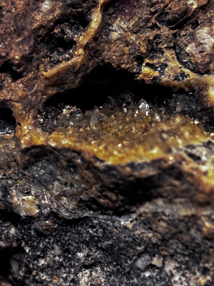 quartz low grade gold ore 706g