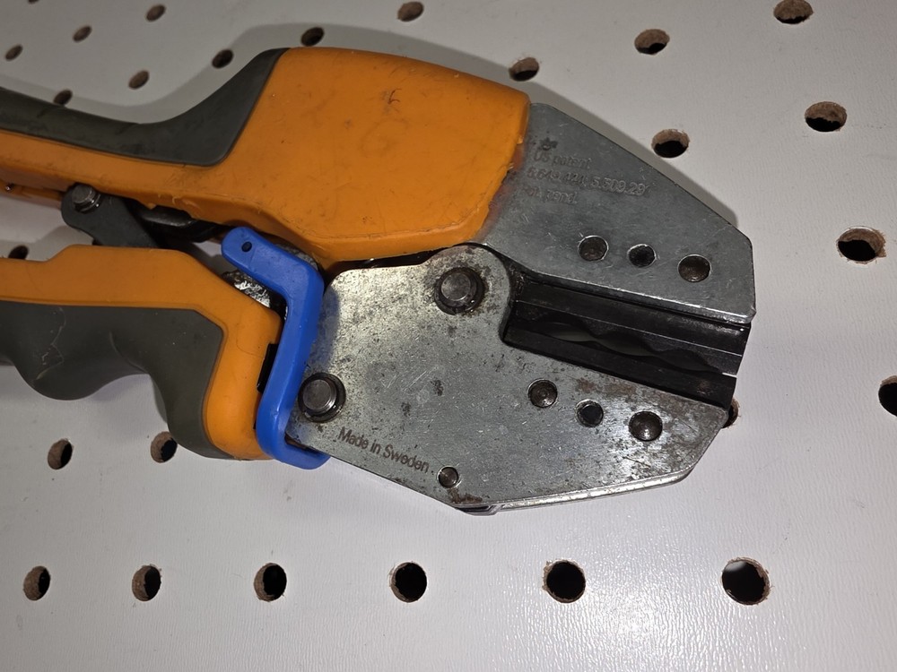 ERG 4255 STAKON Thomas & Betts crimper