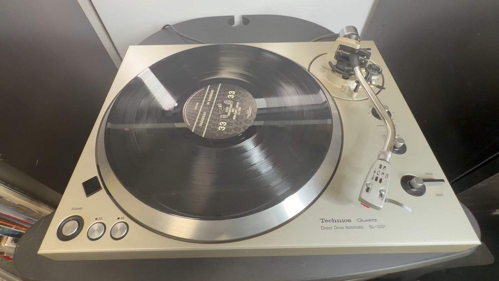 Technics SL-1301 Quartz Turntable – Serviced (DeoxIT), Fully Auto, Tested, Clean