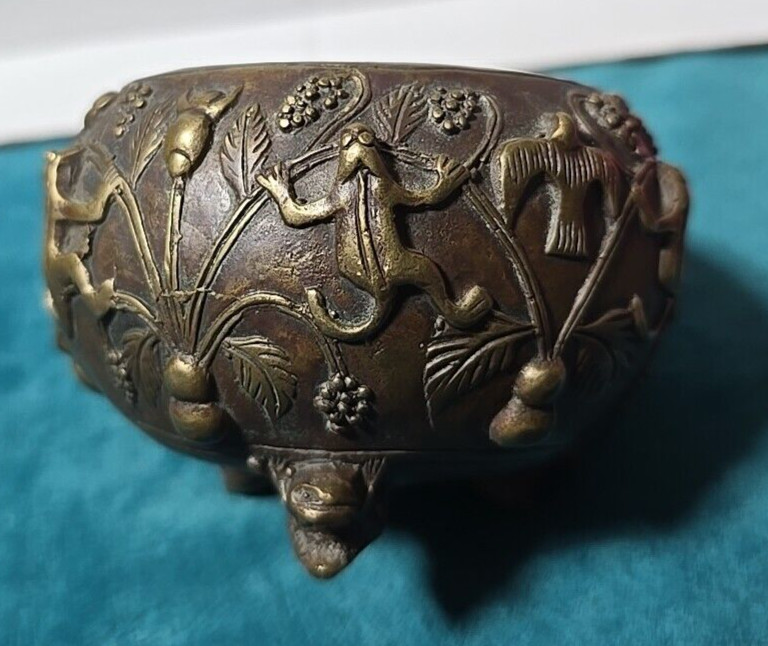 Antique Bronze Chinese Censor Incense Burner Feng Shui Toad Leaf Marked