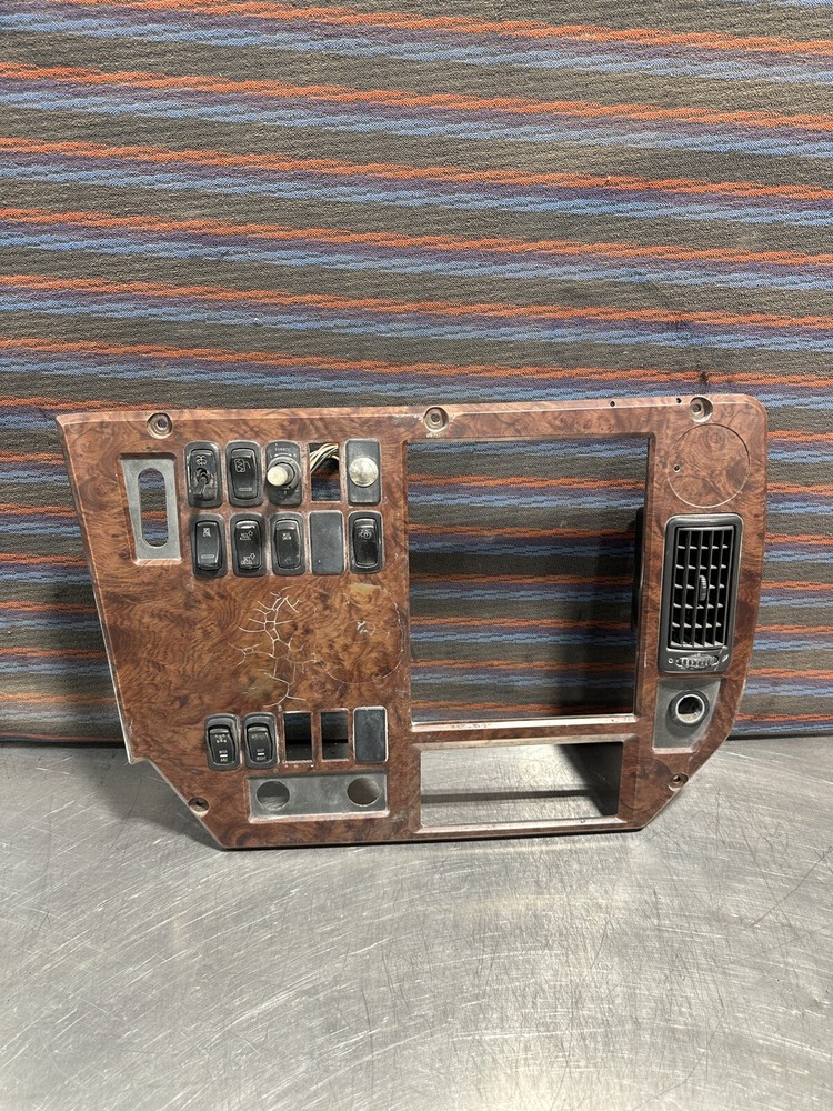Mack CXU613 SWITCH PANEL Dash Panel - Used | P/N 84MT5102M