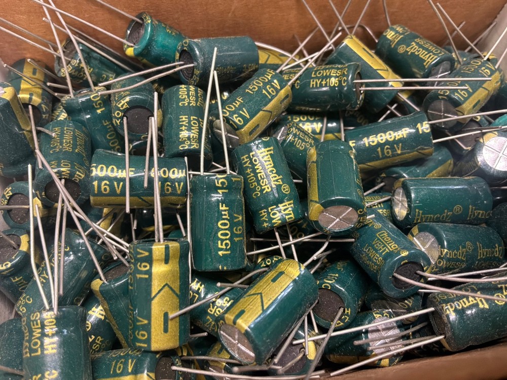 10 Pieces 1500uF 16V Electrolytic Capacitors