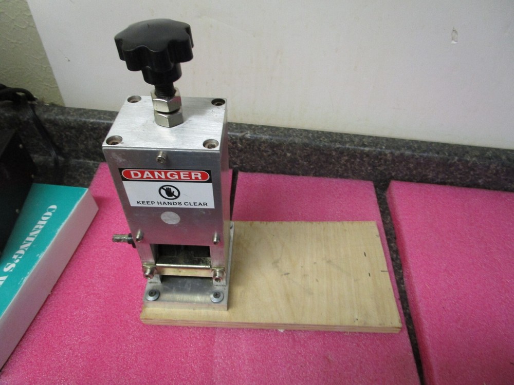 Steel Dragon Tools® WRA15 Benchtop Manual/Automatic Wire Stripping Machine