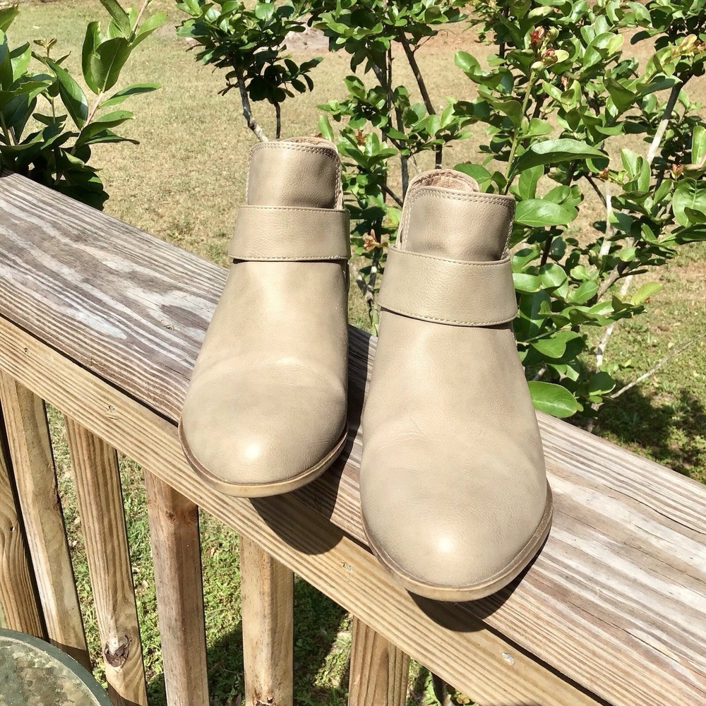 Life Stride Velocity Boots Size 7M