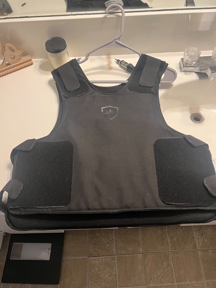 bullet proof vest with plates