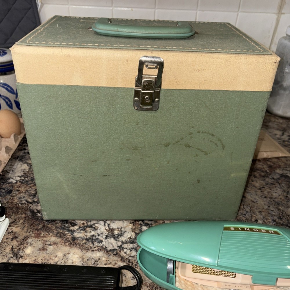 featherweight sewing machine 221 Celery