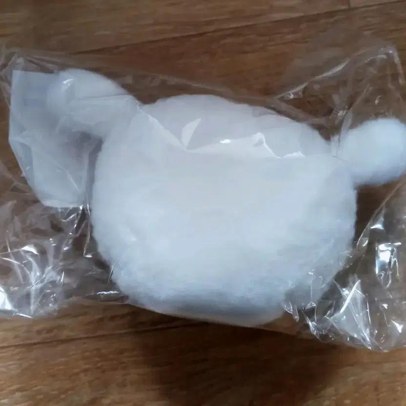 Shin-Gu Pop-up Store White Shing-Dung Keyring - Authentic