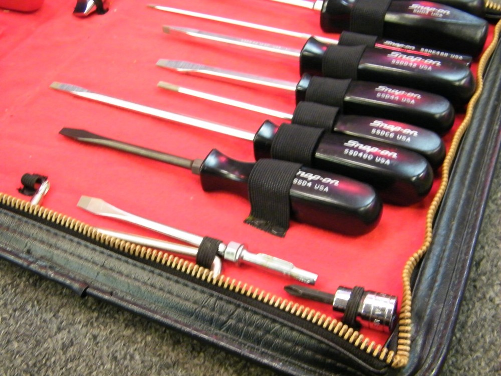 22pc Snap-on Black / Blue / Red Hard Handle Combination Screwdriver Set