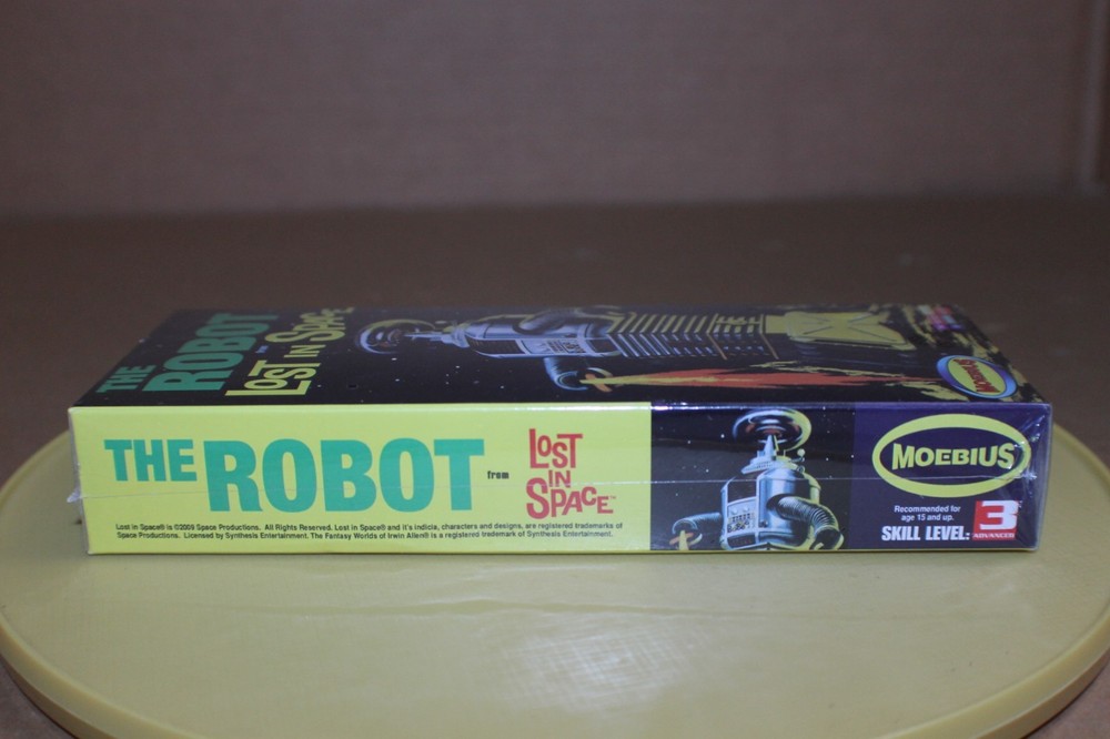 NEW / SEALED / Moebius #418 The Robot Lost in Space Model Kit