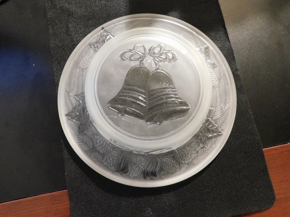 FROSTED BELL AND POINSETTIA CANDY/NUT DISH! e100DXX