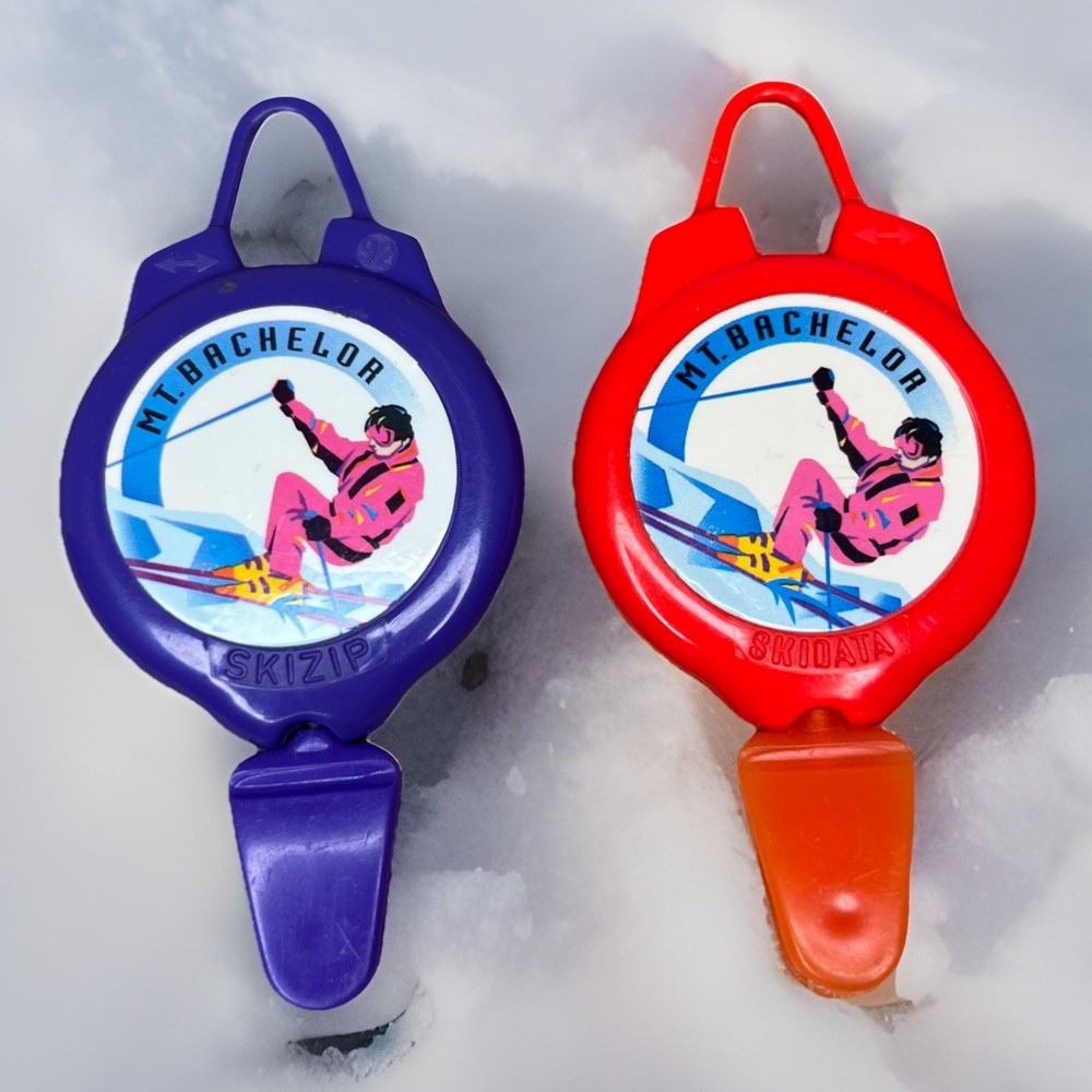 Vintage Ski Zip Retractable Pass Holder Mt Bachelor Oregon Fully Functioning.